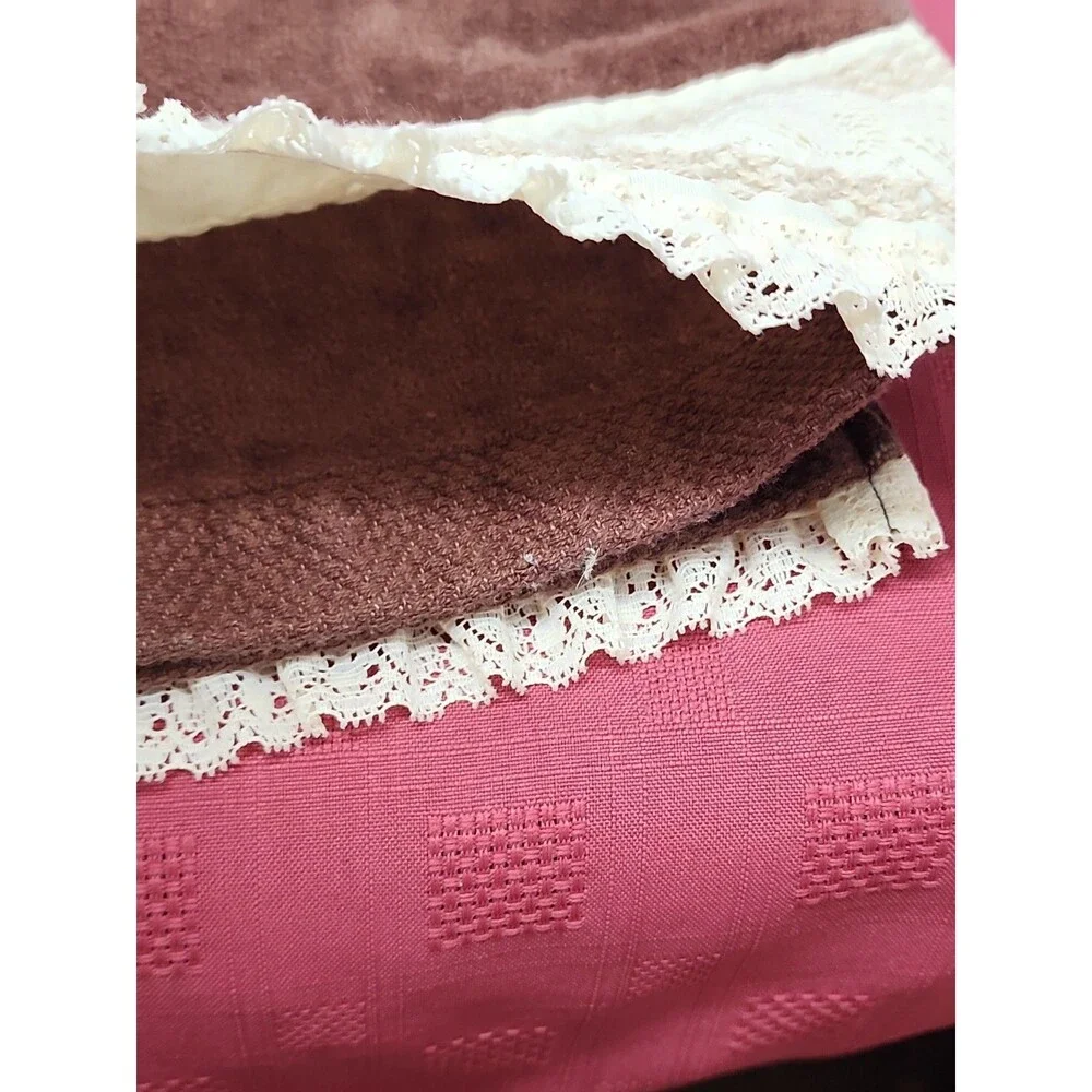 VTGUtica By J P Stevens Velour Bath Towel Brown  W Cream Lace 1980's Grannycore